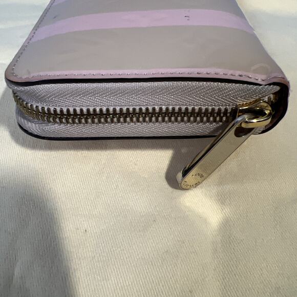 LOUIS VUITTON Vernis Rayures Zippy Wallet - Picture 7 of 10
